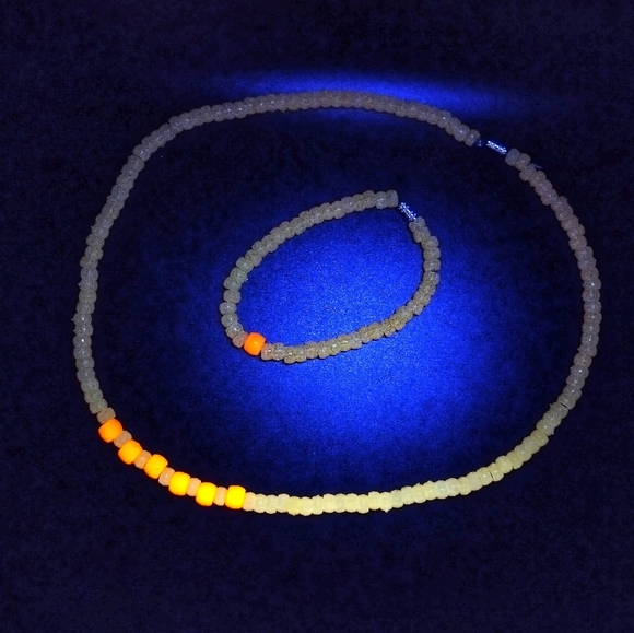 GLOW NECKLACE - Picture 5 of 10